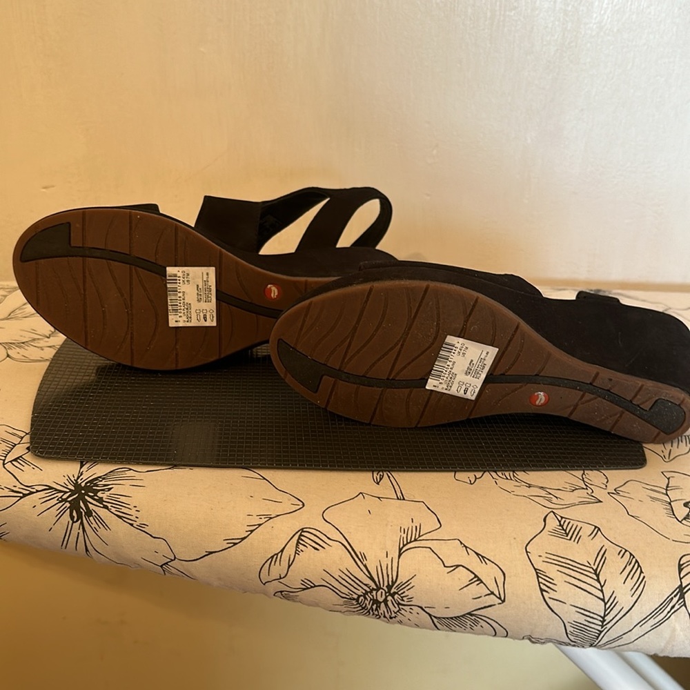 Sandals - image 4